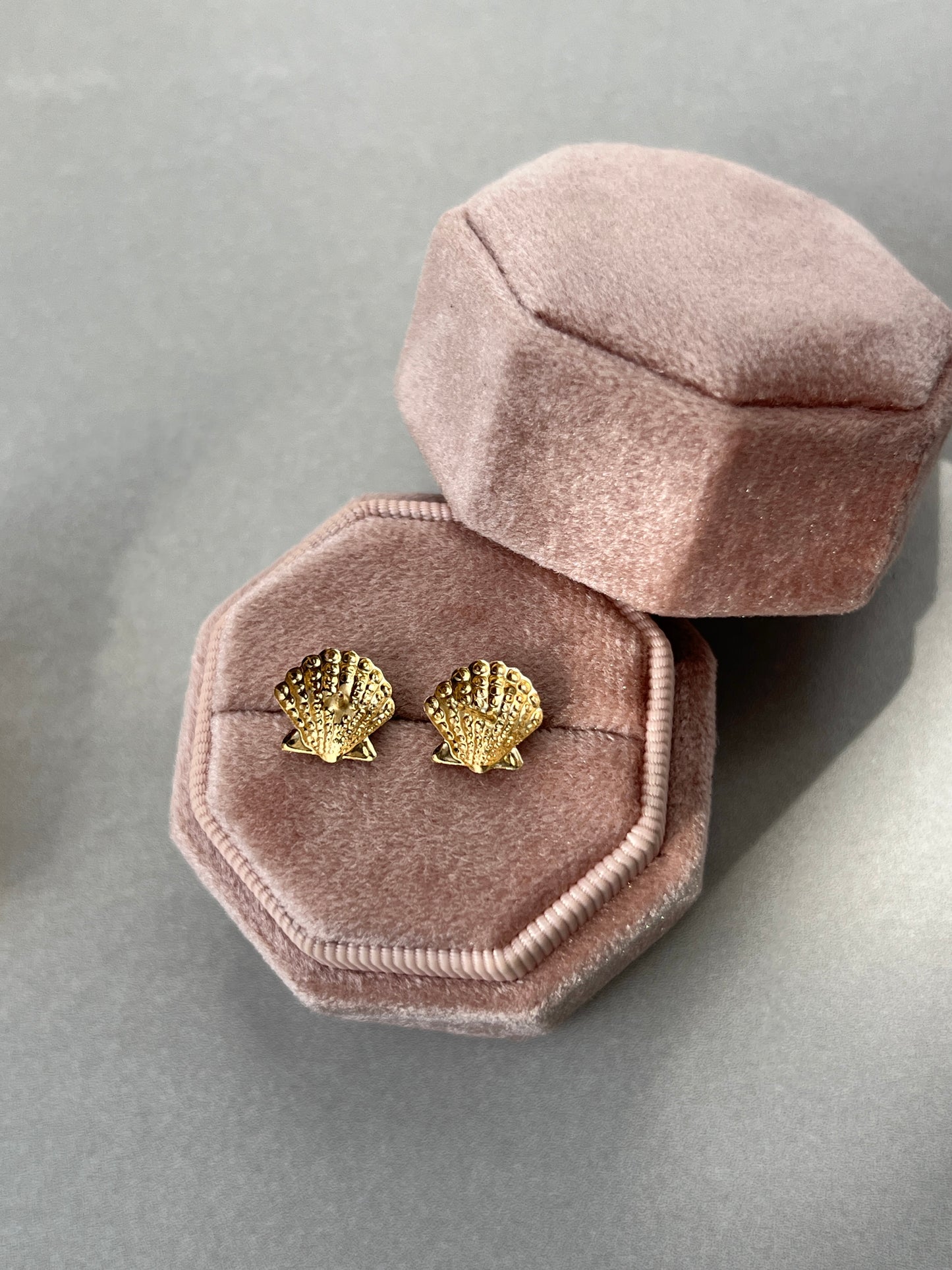 Vintage 14k Gold Clamshell Earrings