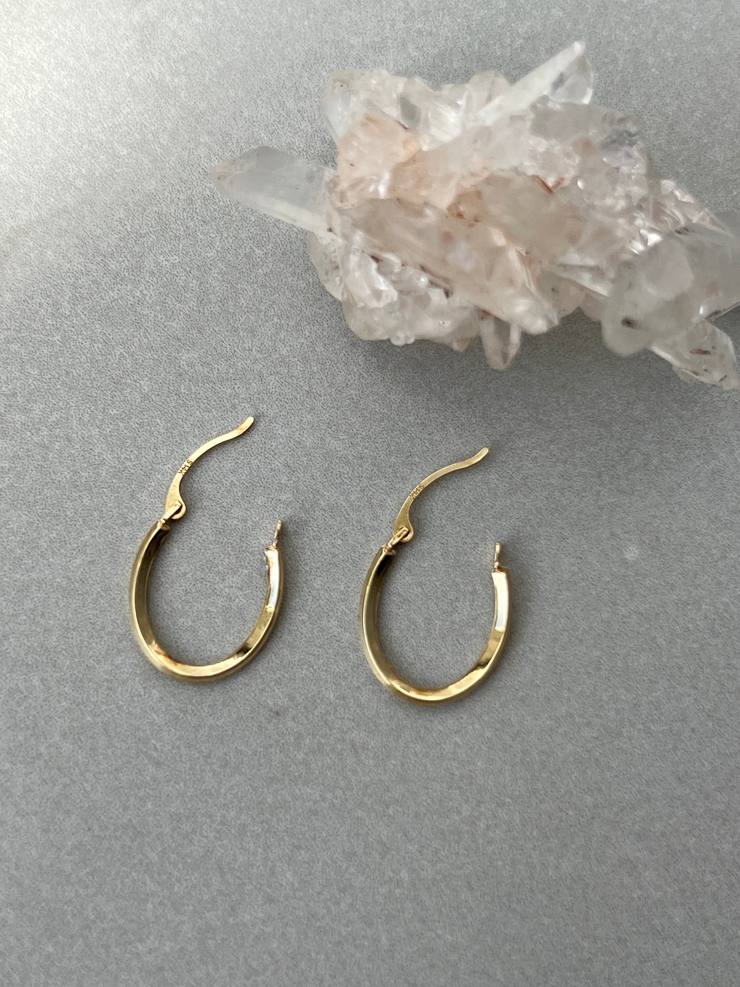 Vintage 14k Gold Oval Hoop Earrings