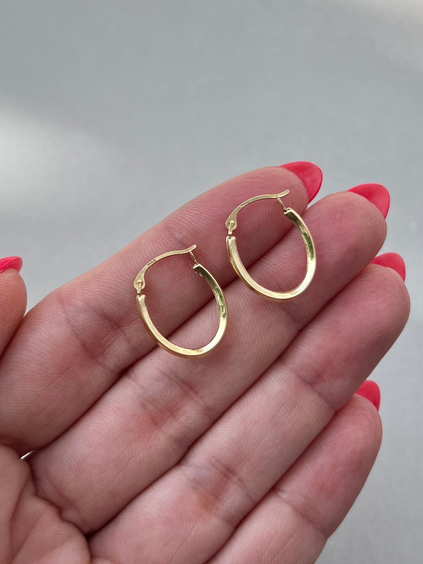 Vintage 14k Gold Oval Hoop Earrings
