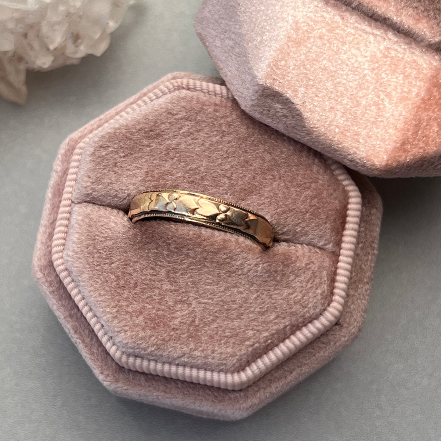 Vintage 14k Gold ‘Hearts’ Patterned Band