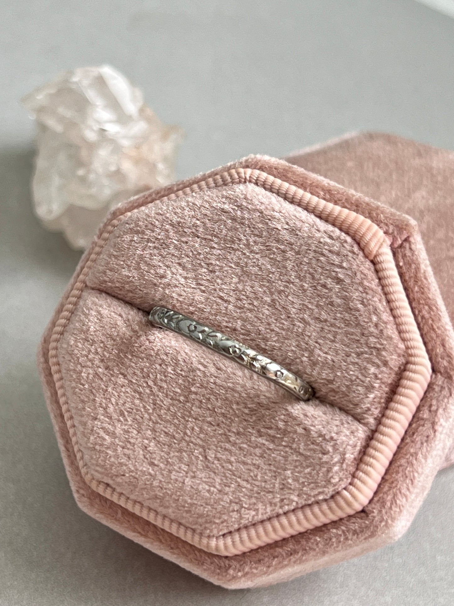 Antique 18k Gold Lohengrin Floral Pattern Eternity Band