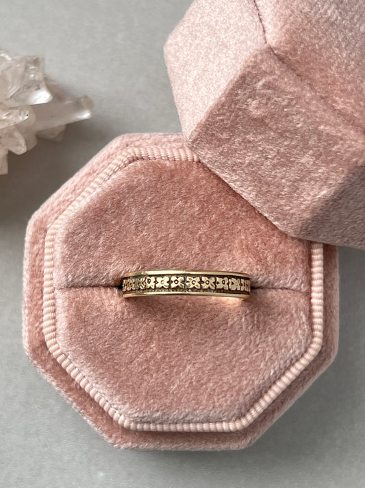 Antique 14k Gold Daisy Eternity Band