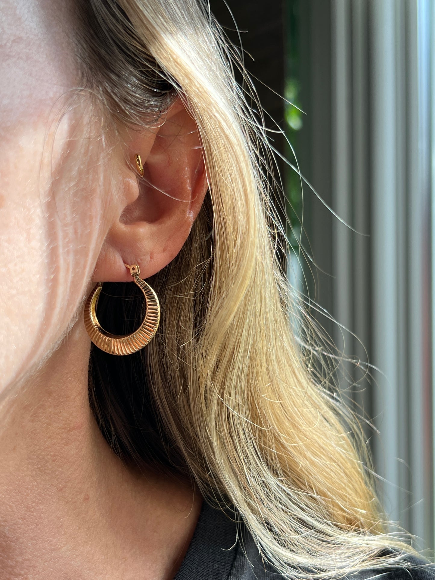 Vintage 14k Gold Ribbed Hoop Earrings