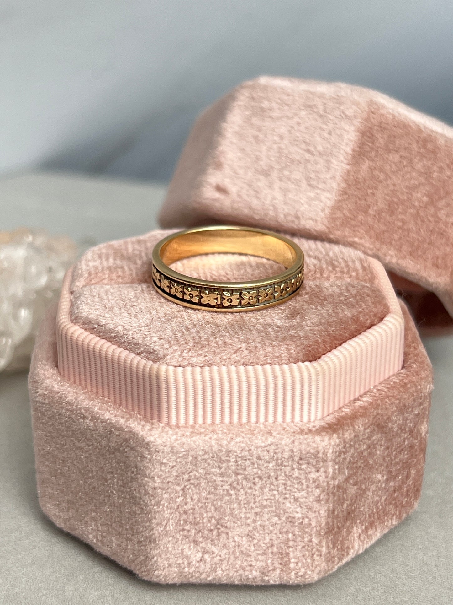 Antique 14k Gold Daisy Eternity Band