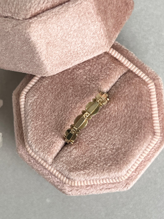 Antique 14k Gold Scalloped Floral Eternity Band