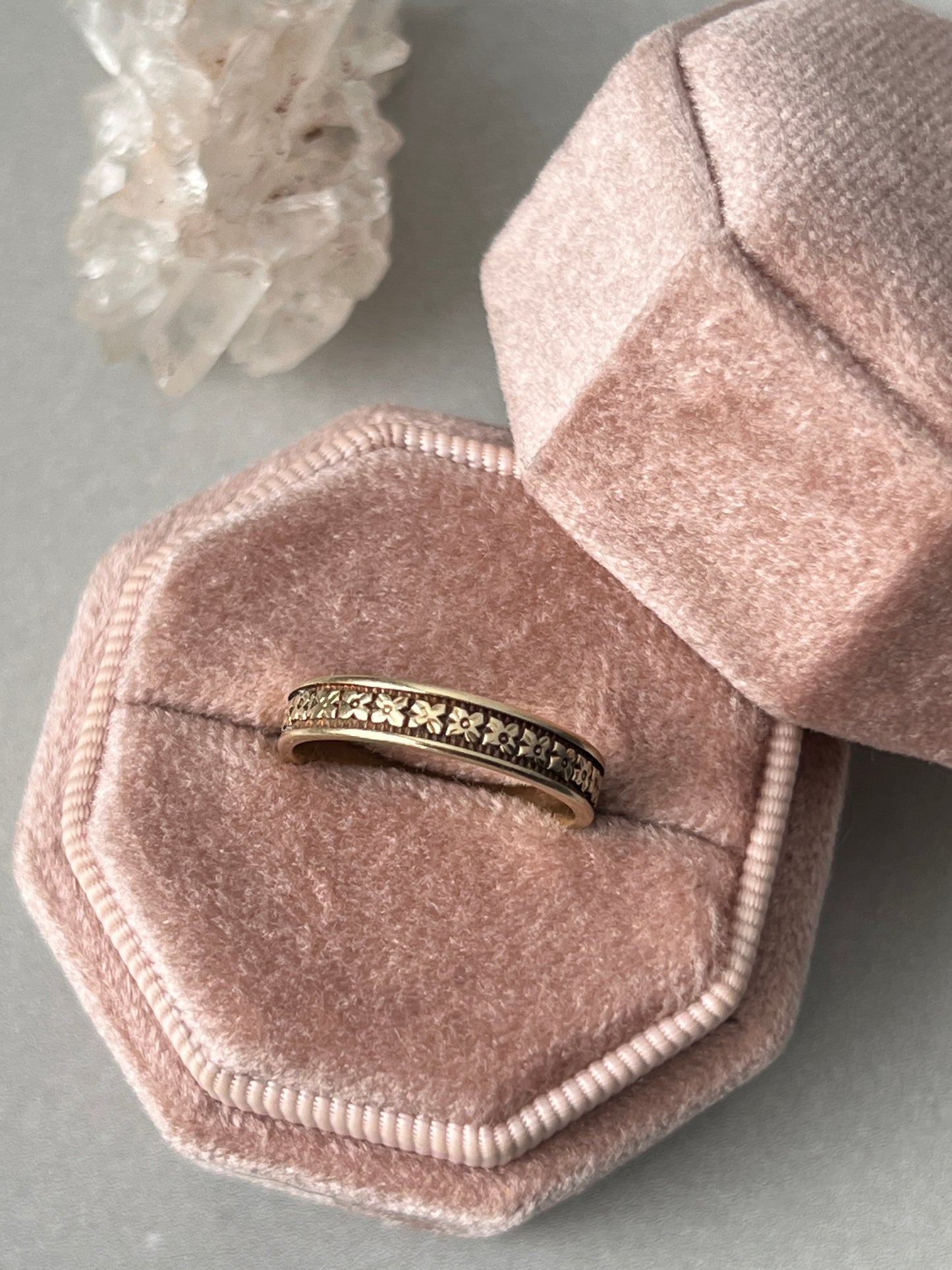 Antique 14k Gold Daisy Eternity Band