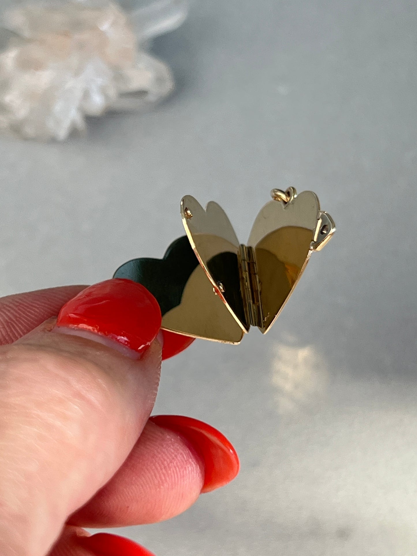 Vintage 14k Gold Midcentury Engine Turned Engraved Heart Locket