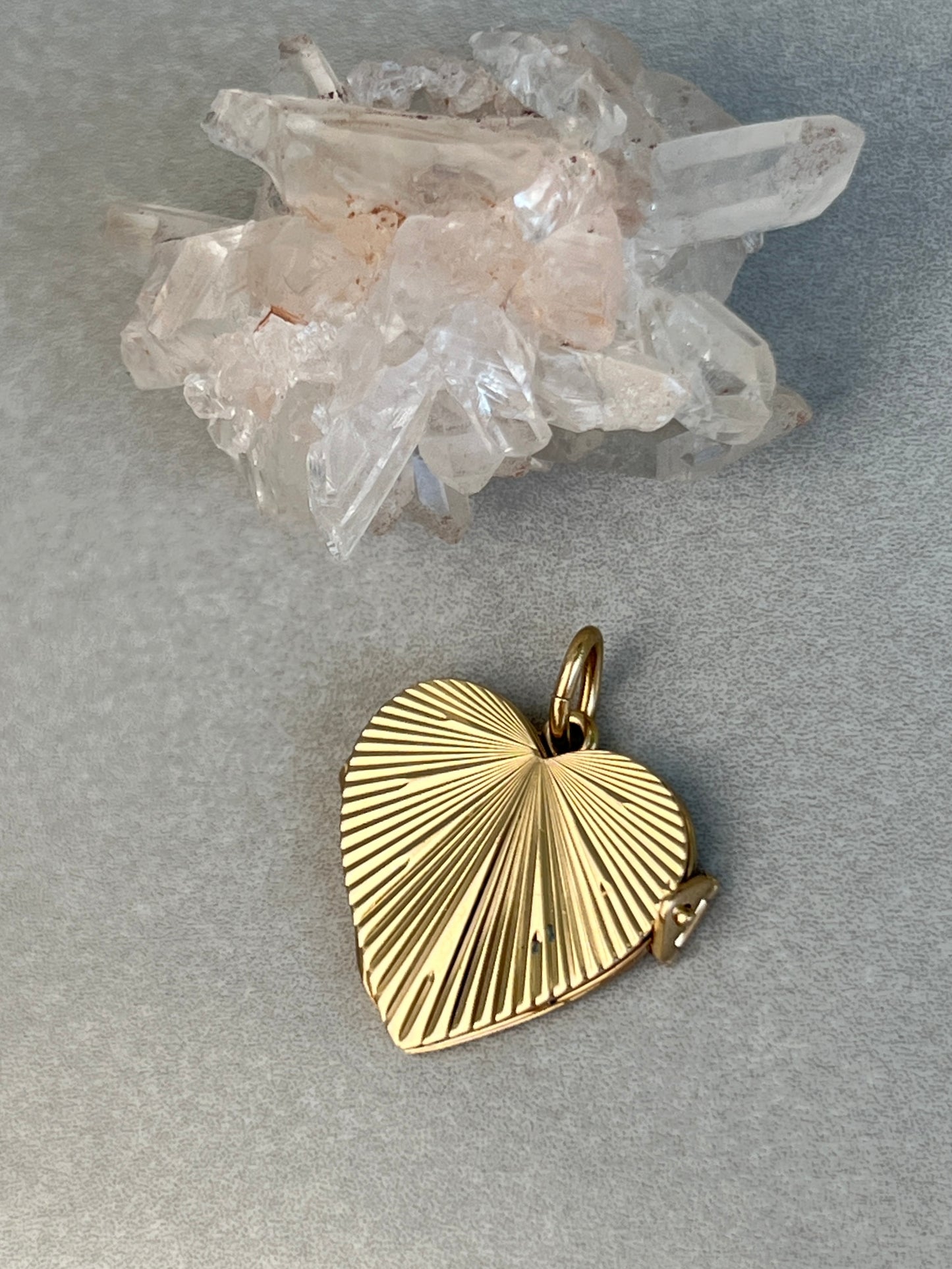Vintage 14k Gold Midcentury Engine Turned Engraved Heart Locket