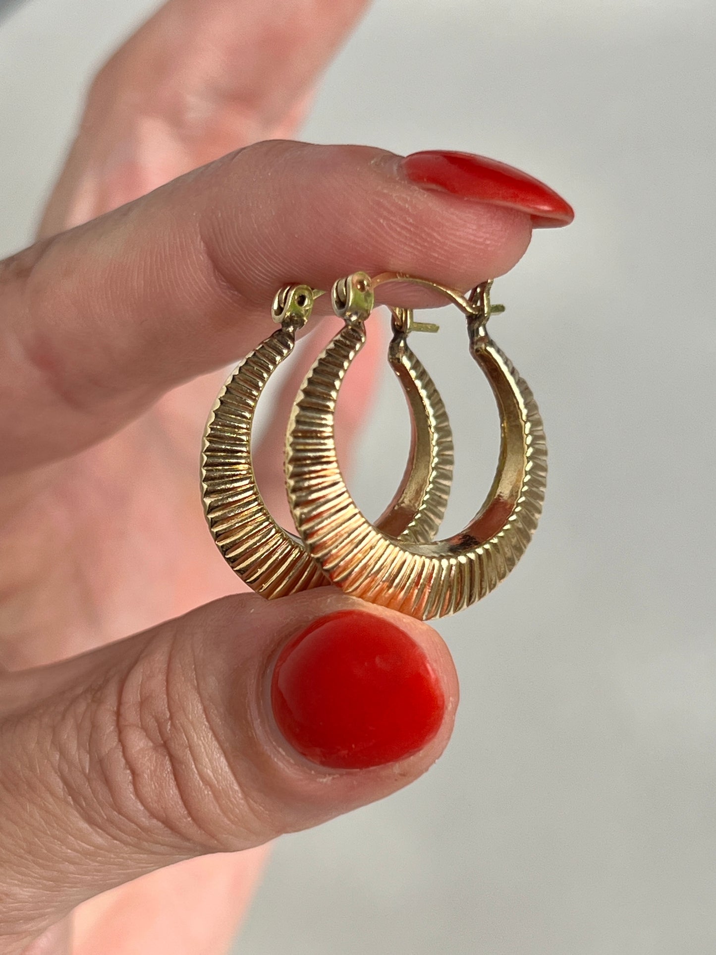 Vintage 14k Gold Ribbed Hoop Earrings