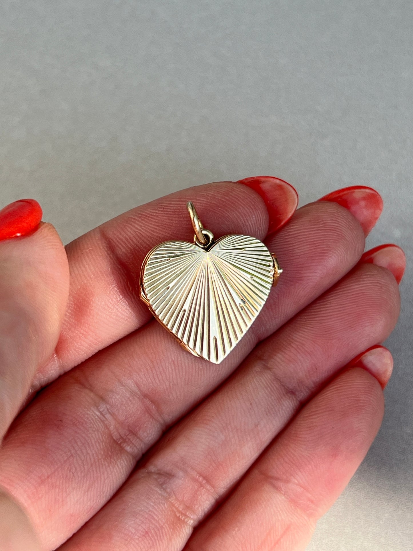 Vintage 14k Gold Midcentury Engine Turned Engraved Heart Locket