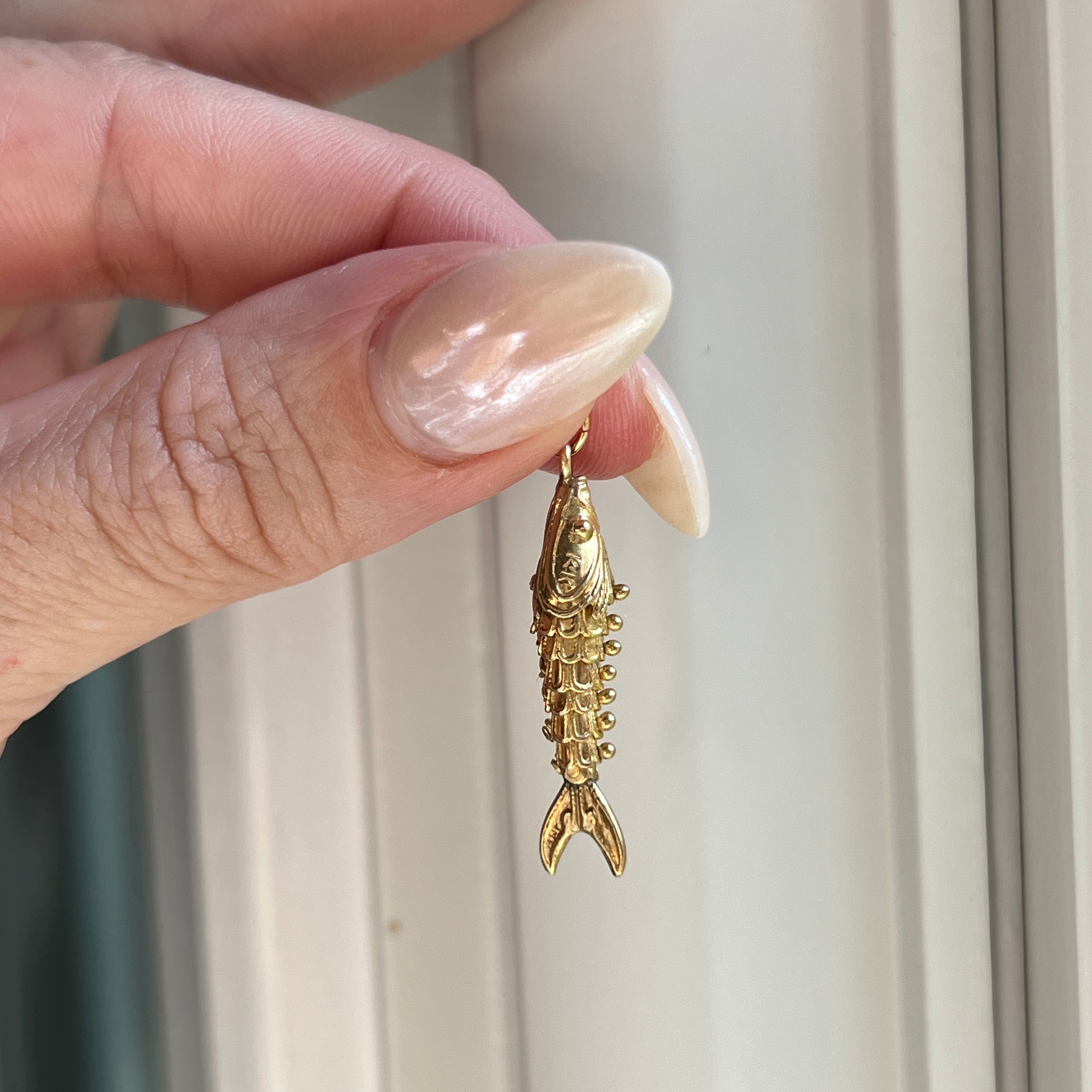 Vintage 14k Gold outlet Articulated Fish 2.88 Grams Intricate Detail