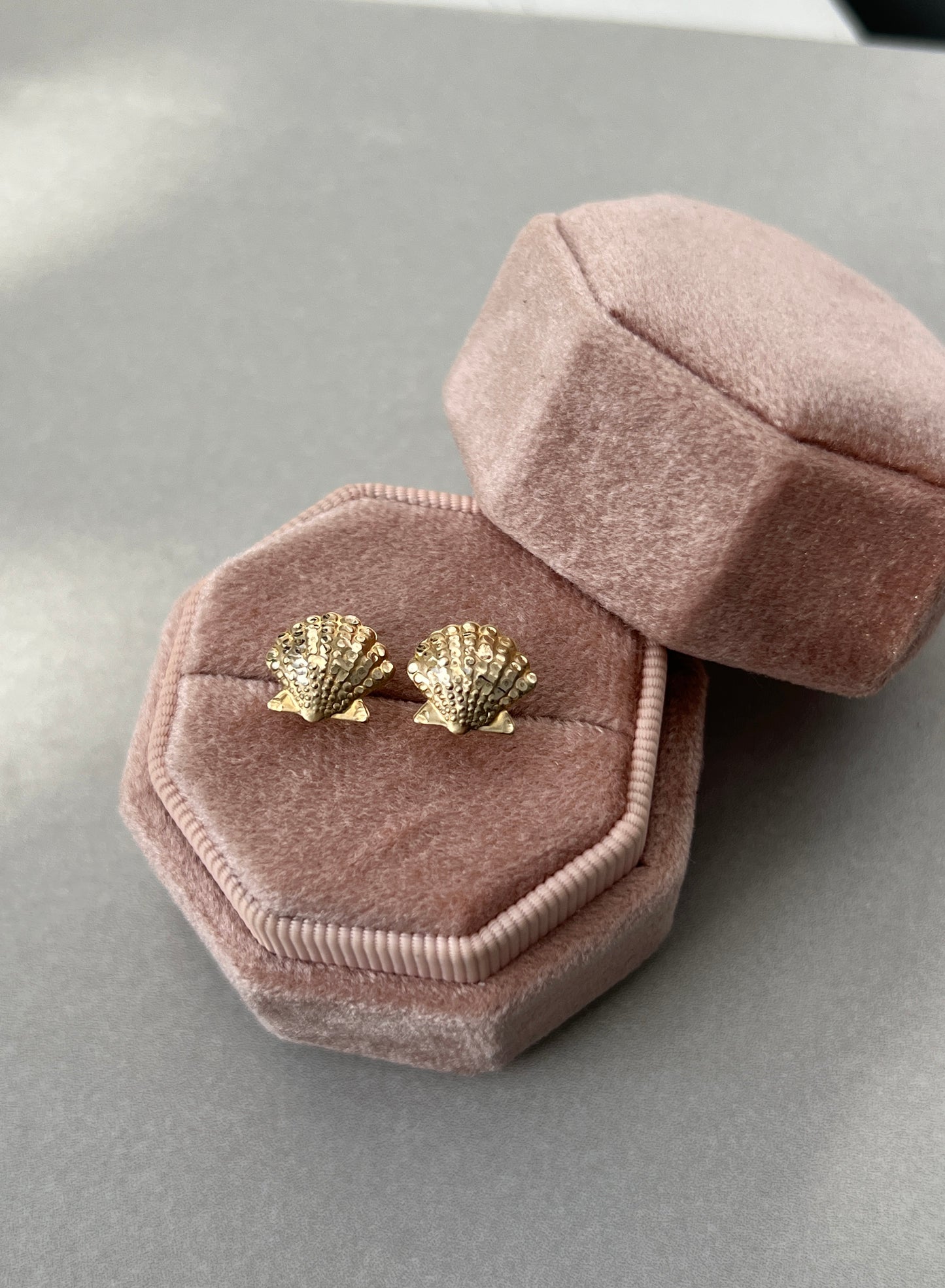 Vintage 14k Gold Clamshell Earrings